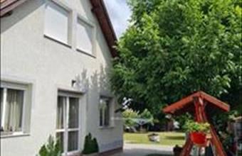 Eladó Veszprémi családi ház hirdetés (77525533)