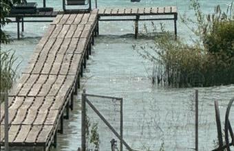 Eladó Balatonkenesei családi ház hirdetés (84373339)