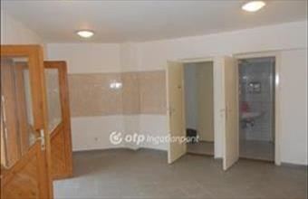 Eladó Tatai üzlethelyiség üzletházban hirdetés (84678499)