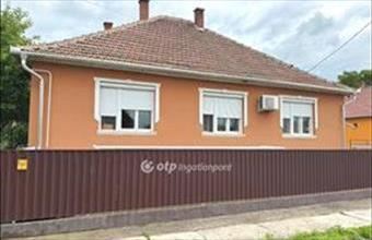 Eladó Poroszlói családi ház hirdetés (78371996)