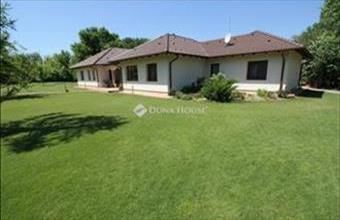 Eladó Kecskeméti családi ház hirdetés (75846387)