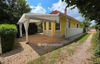 Eladó Hajdúszoboszlói tégla lakás hirdetés (48585986)