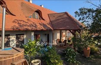 Eladó Sukorói családi ház hirdetés (18218434)