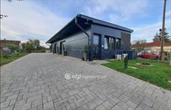 Eladó Hajdúszoboszlói üzlethelyiség udvarban hirdetés (25865863)