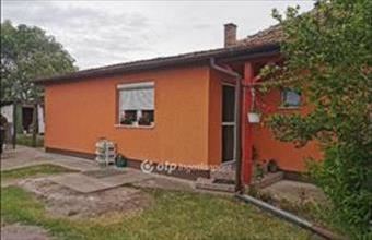 Eladó Törteli családi ház hirdetés (95749337)