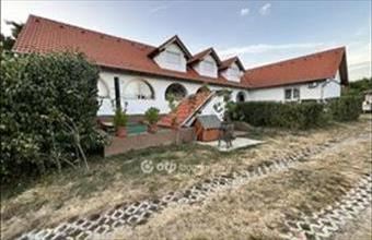 Eladó Nagyvenyimi családi ház hirdetés (35953477)