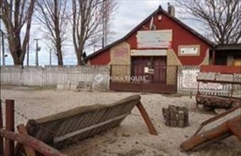 Eladó Izsáki üzlethelyiség utcafronton hirdetés (49442679)