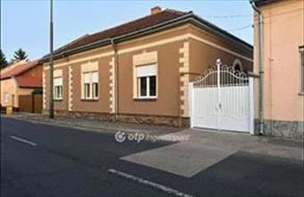 Eladó Békéscsabai családi ház hirdetés (31632378)