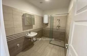 Eladó Ceglédi iroda családiházban hirdetés (89743782)