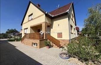 Eladó Kecskeméti családi ház hirdetés (38422233)