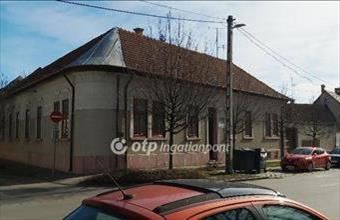 Eladó Kecskeméti családi ház hirdetés (45769876)