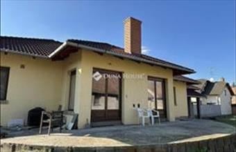 Eladó Nagykőrösi családi ház hirdetés (66379772)
