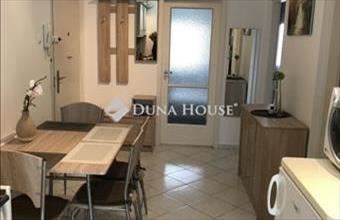 Eladó Balatonalmádi csúsztatott zsalus lakás hirdetés (95423623)