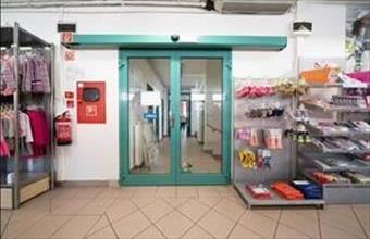 Kiadó Pécsi üzlethelyiség üzletházban hirdetés (52514468)