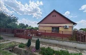 Eladó Csongrádi családi ház hirdetés (47172471)