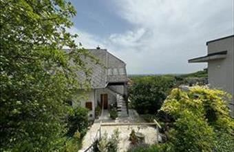 Eladó Budapest III. kerületi családi ház hirdetés (17299375)