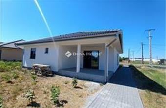 Eladó Mórahalomi családi ház hirdetés (28232424)