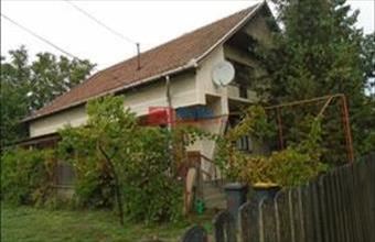 Eladó Jászkarajenői családi ház hirdetés (77333579)