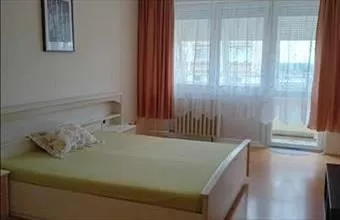 Eladó Győri panel lakás hirdetés (37687226)