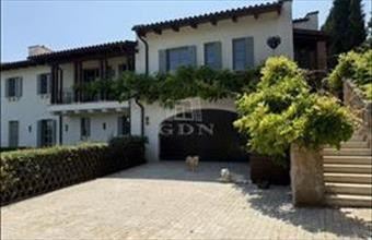 Eladó Budapest III. kerületi családi ház hirdetés (38268751)