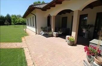 Eladó Kecskeméti családi ház hirdetés (73897494)