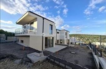 Eladó Budapest III. kerületi ikerház hirdetés (24893235)