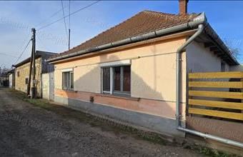 Eladó Ceglédi családi ház hirdetés (77888997)