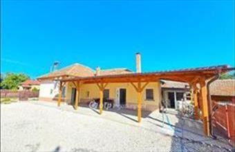 Eladó Tiszakécskei családi ház hirdetés (24731745)