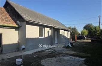 Eladó Újszászi családi ház hirdetés (58471457)