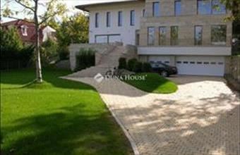 Eladó Budapest III. kerületi családi ház hirdetés (32327598)