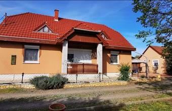 Eladó Jászapáti családi ház hirdetés (14435755)