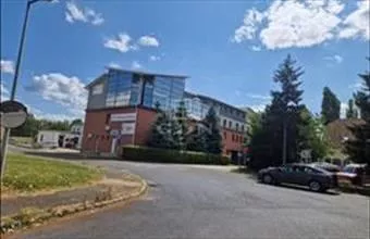 Kiadó Székesfehérvári iroda irodaházban hirdetés (63758744)