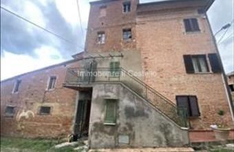 Eladó Olaszországi családi ház hirdetés (83593776)