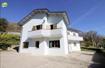 Eladó Olaszországi családi ház hirdetés (41765664)