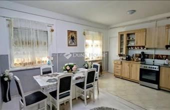 Eladó Kecskeméti tégla lakás hirdetés (24378338)