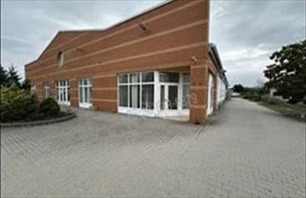 Kiadó Paksi iroda irodaházban hirdetés (76643247)