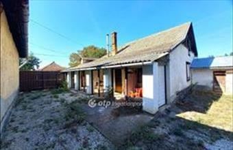 Eladó Csongrádi családi ház hirdetés (44342452)