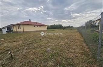 Eladó Nagybajcsi lakóövezeti telek hirdetés (92923437)