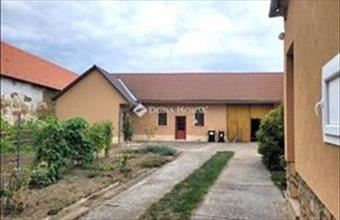 Eladó Udvari családi ház hirdetés (79439177)