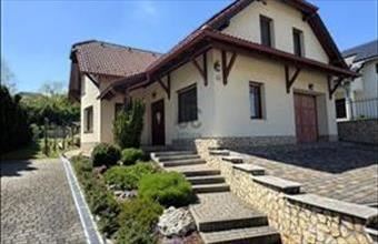 Eladó Csolnoki családi ház hirdetés (47315948)