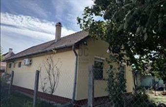 Eladó Úri családi ház hirdetés (13759443)