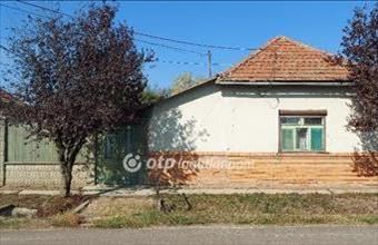 Eladó Kunszentmártoni családi ház hirdetés (34947383)