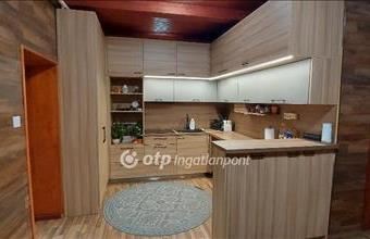 Eladó Kunszentmártoni családi ház hirdetés (76342554)