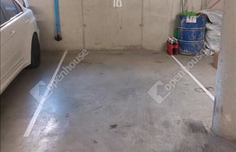 Kiadó Tatai egyedi garázs hirdetés (88251334)