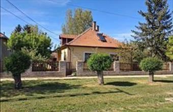 Eladó Kétsopronyi családi ház hirdetés (86762774)