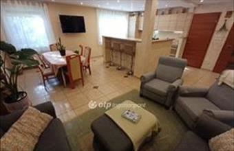 Eladó Csongrádi családi ház hirdetés (35487953)