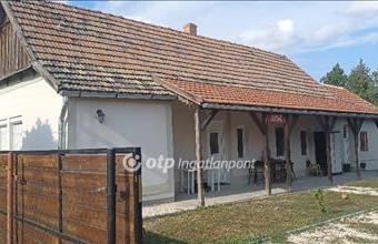 Eladó Újszászi családi ház hirdetés (85731251)