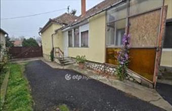 Eladó Marcaltői családi ház hirdetés (25356279)