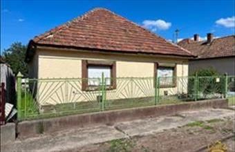 Eladó Tököli családi ház hirdetés (33228991)