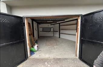 Eladó Dunaújvárosi egyedi garázs hirdetés (38385758)